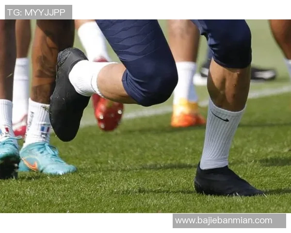 各大足球球星偏爱的鞋款盘点 个性与性能的完美融合