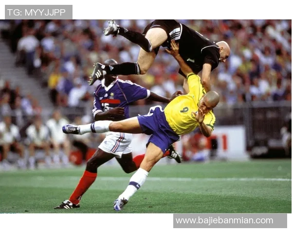 足球巨星化身沧桑老人展现别样人生故事引人深思